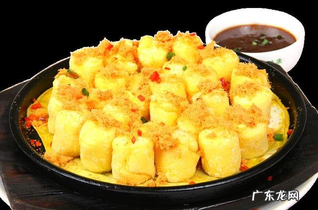 对于40多岁的中年妇女来说,怎样穿搭更显年轻呢? 40岁的女人该怎么穿搭