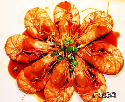 对于40多岁的中年妇女来说,怎样穿搭更显年轻呢? 40岁的女人该怎么穿搭