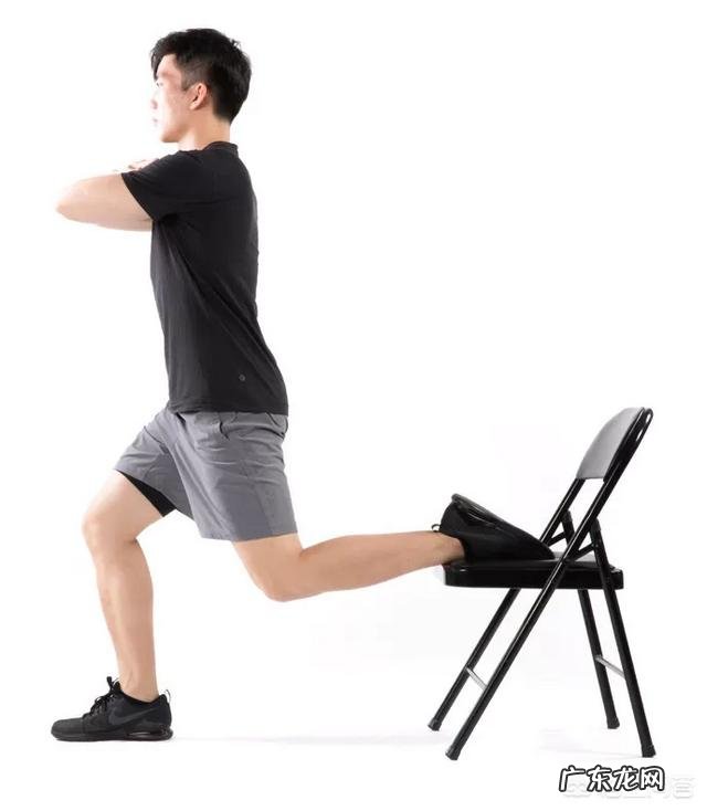 有哪些一套简单易行的办公室健身操?