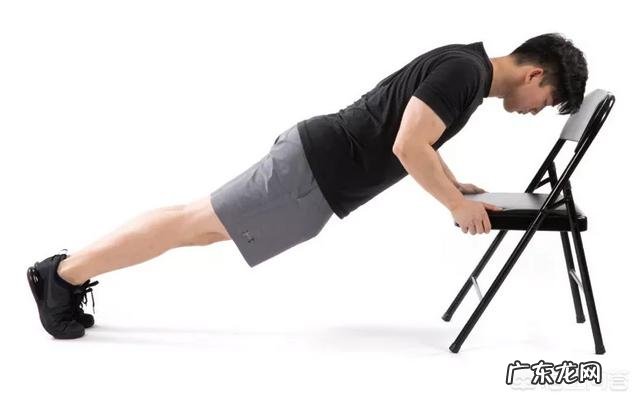 有哪些一套简单易行的办公室健身操?