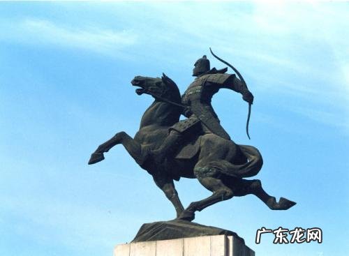 汉族人为什么不穿minzu服装？