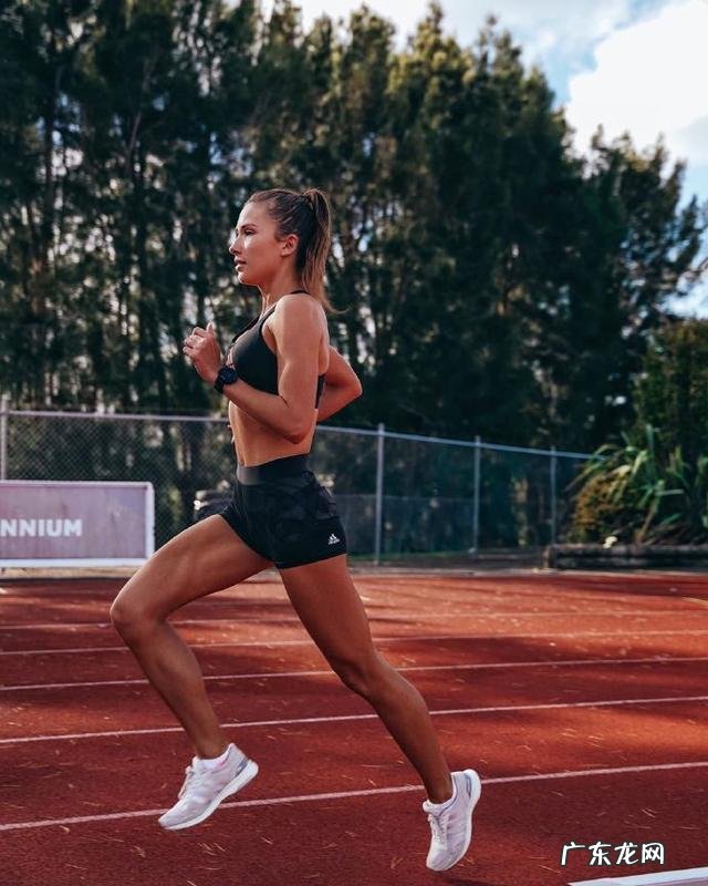 跑步艰难却坚持的细节描写 跑步最艰难的时刻如何坚持下来