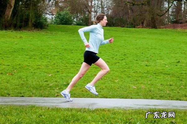 跑步正确跑姿和呼吸 初跑者跑步正确的跑姿怎么练