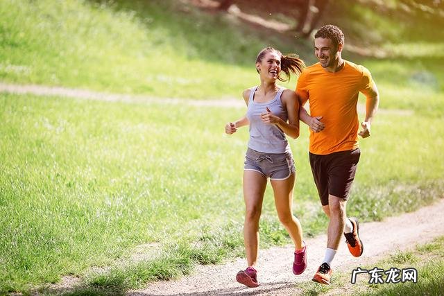 跑步正确跑姿和呼吸 初跑者跑步正确的跑姿怎么练