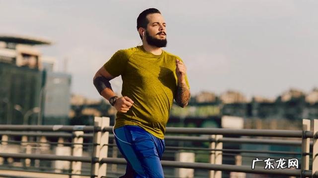 跑步正确跑姿和呼吸 初跑者跑步正确的跑姿怎么练