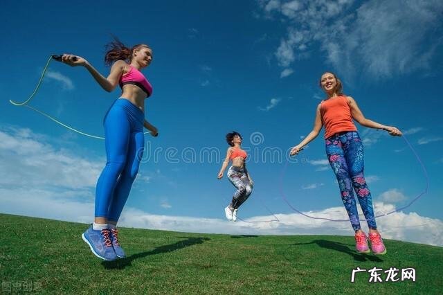 如何跑步式跳绳 怎样练习跑步式跳绳