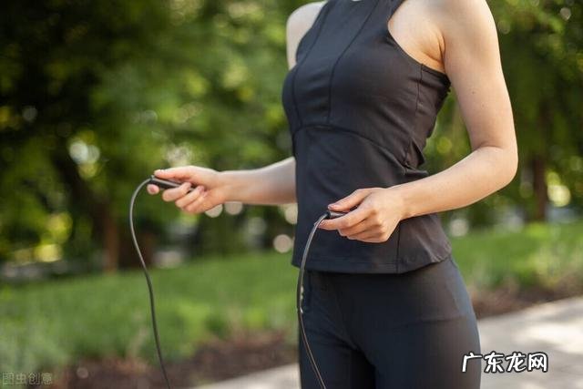 如何跑步式跳绳 怎样练习跑步式跳绳