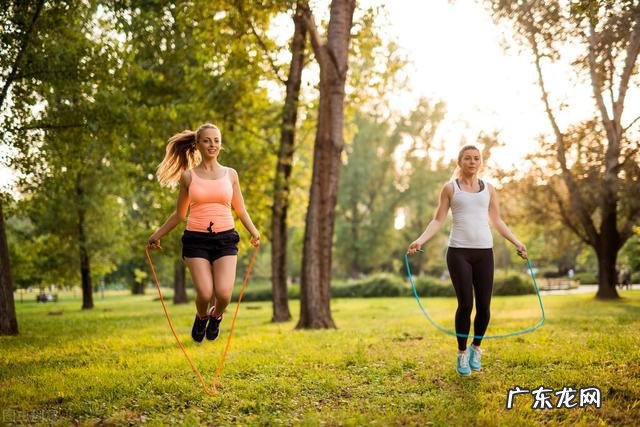 30分钟跳绳燃脂跟跳 30分钟跳绳燃脂训练