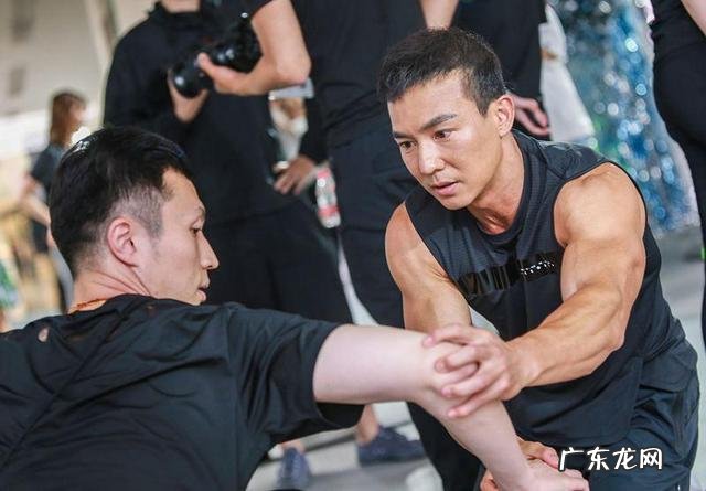 毽子操是不是伤膝盖 刘畊宏的毽子操对膝盖友好么