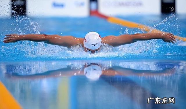 初学者游泳适合学习的泳姿 新手入门游泳选什么泳姿