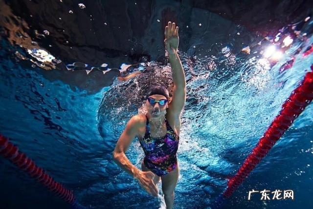 初学者游泳适合学习的泳姿 新手入门游泳选什么泳姿