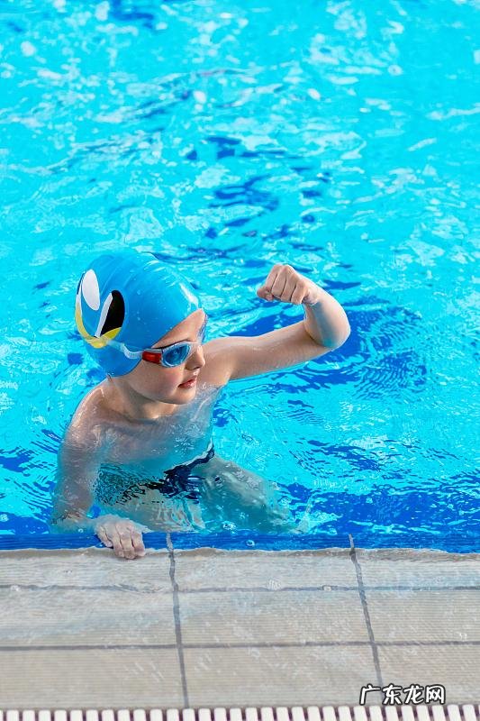 学习游泳时需要掌握的三个小技巧 掌握这几个游泳小技巧