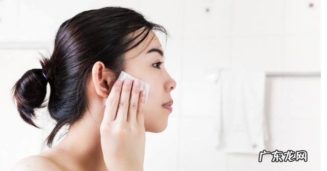 卸妆水可以直接涂到脸上吗 怎样卸妆才干净而且不伤皮肤