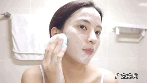 卸妆水可以直接涂到脸上吗 怎样卸妆才干净而且不伤皮肤