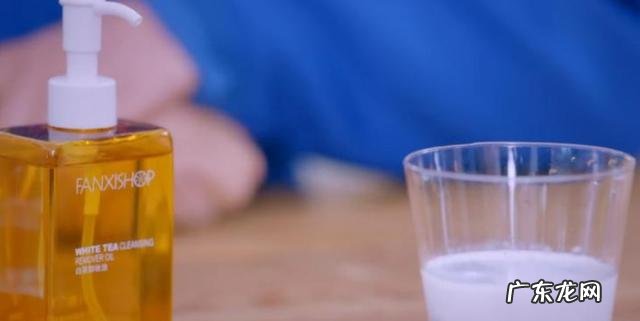 卸妆水可以直接涂到脸上吗 怎样卸妆才干净而且不伤皮肤