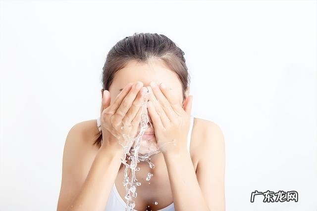冷水洗脸的好处与坏处 冷水洗脸能收缩毛孔吗