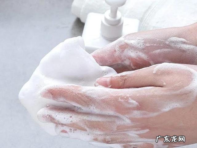 如何选择适合自己的洗面奶 用什么洗脸可以美白