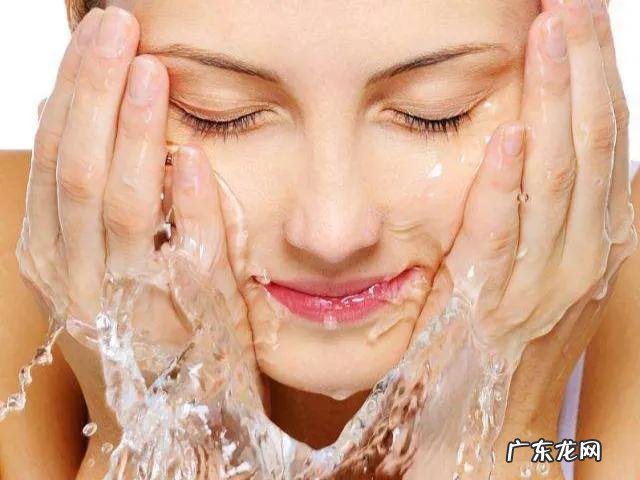 如何选择适合自己的洗面奶 用什么洗脸可以美白