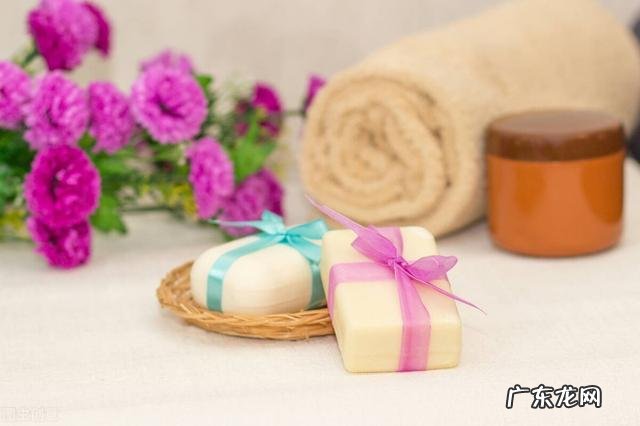 油性皮肤怎么改善 油性皮肤洗脸该注意什么