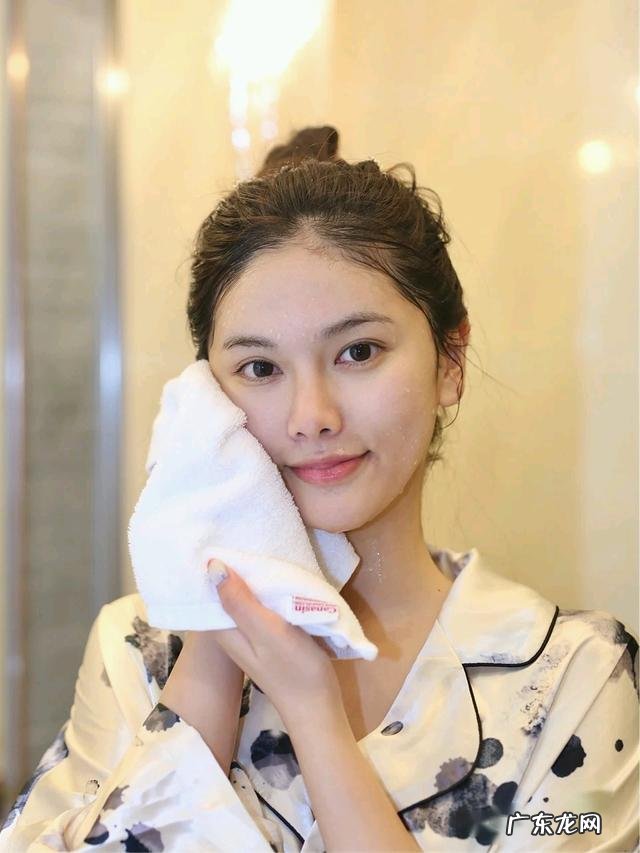 正确的洗脸方法步骤视频 正确洗脸的步骤和方法图