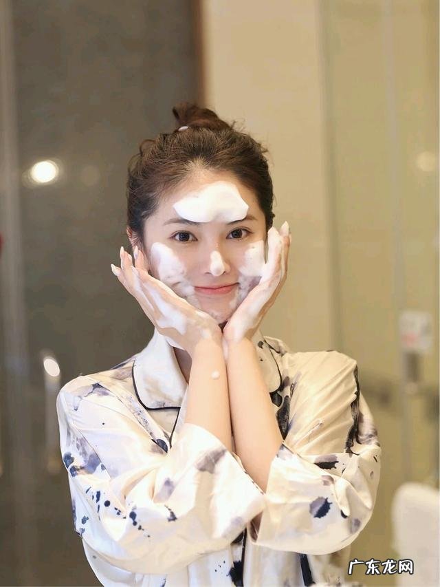 正确的洗脸方法步骤视频 正确洗脸的步骤和方法图