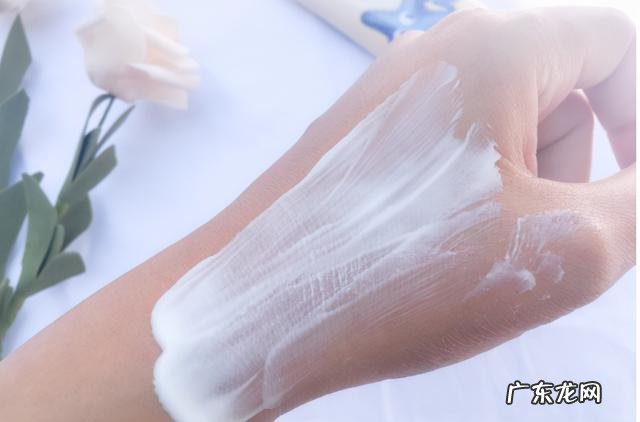 防晒霜竟然不是最好的防晒产品 防晒霜效果好还是防晒喷雾效果好