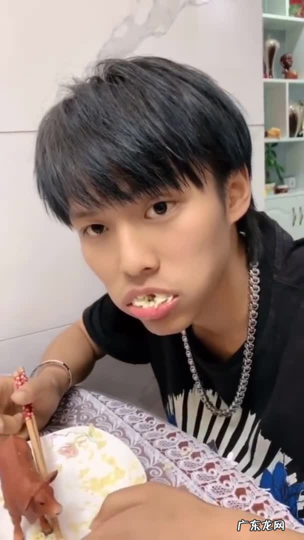 “反向带货”圈粉千万,怕涨粉两个月不开播,疯狂小杨哥是何来路