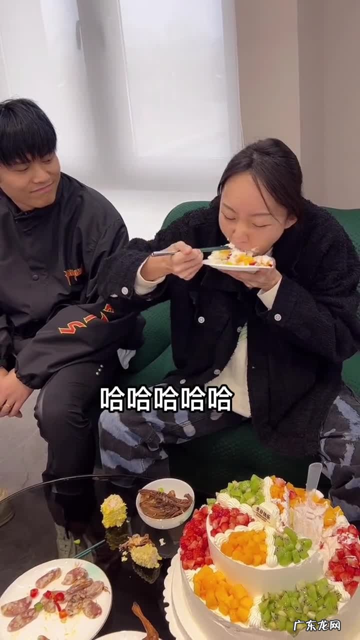 “反向带货”圈粉千万，怕涨粉两个月不开播，疯狂小杨哥是何来路