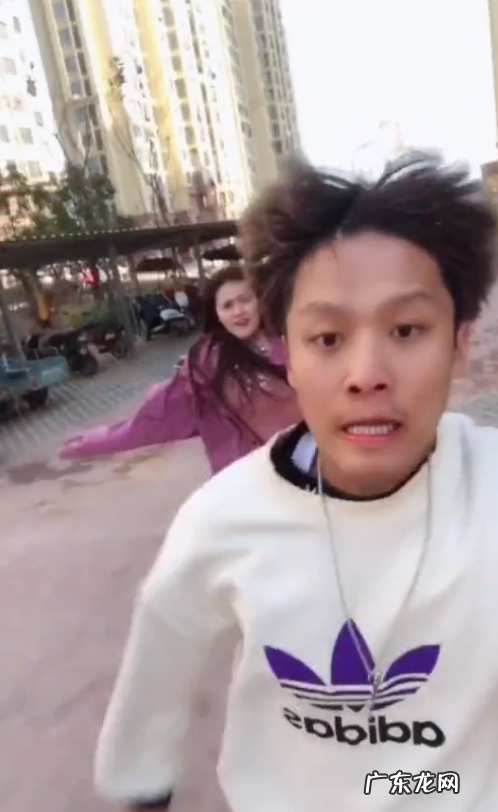 “反向带货”圈粉千万，怕涨粉两个月不开播，疯狂小杨哥是何来路