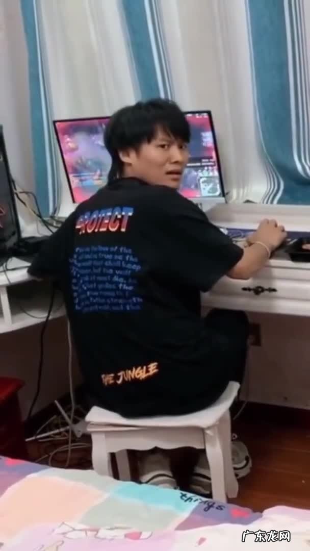 “反向带货”圈粉千万,怕涨粉两个月不开播,疯狂小杨哥是何来路