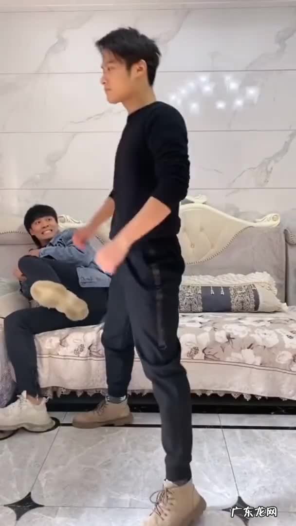 “反向带货”圈粉千万,怕涨粉两个月不开播,疯狂小杨哥是何来路