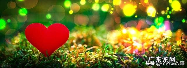 还记得考生邓子翎的父母吗?他们拉横幅鼓励女儿谈优质恋爱