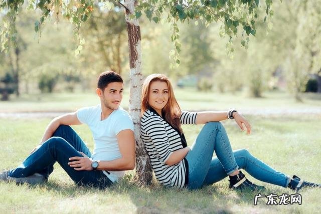 陕西:父母考点外拉横幅喊女儿脱离苦海,去优质大学谈恋爱