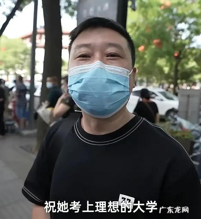 陕西:父母考点外拉横幅喊女儿脱离苦海,去优质大学谈恋爱