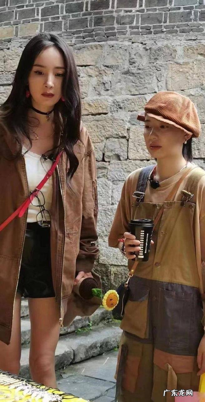 杨幂《花儿与少年》生图流出,尽显大长腿,演绎“下身消失穿搭”