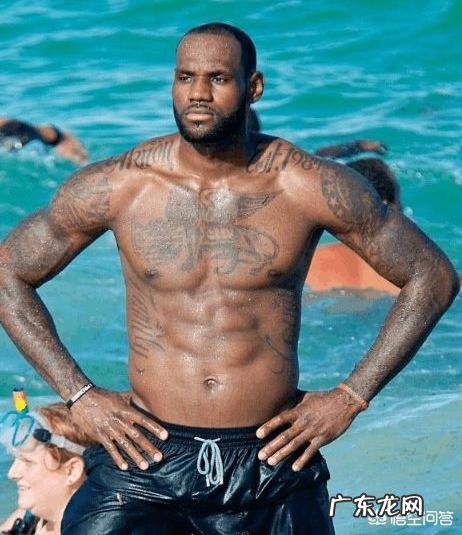 詹姆斯的肌肉是否是NBA历史上,所有外线球员里最强悍的一位?