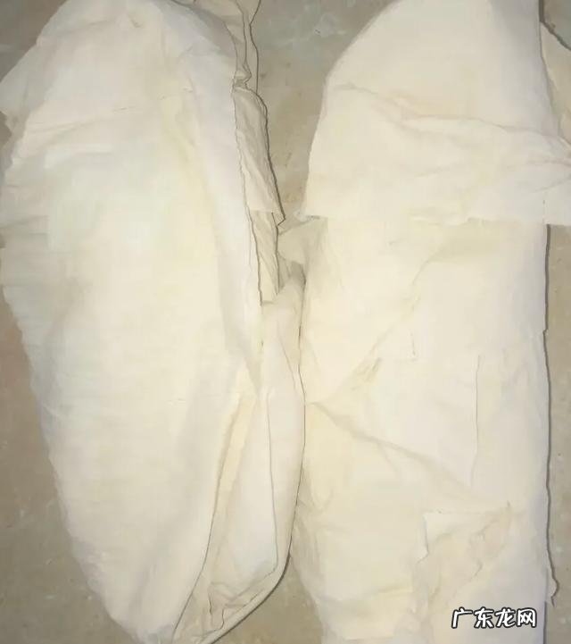 白色的网鞋发黄，怎样洗白