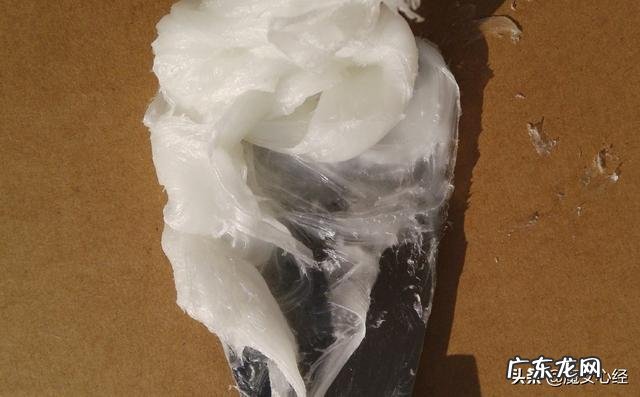 面膜里有哪种成分会激发脸上的痘痘?