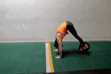 想要升ji你的虐腹动作么,练此器械保管让你的腰腹力量强一倍