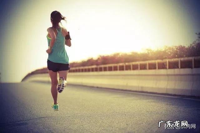 跳绳20分钟 VS 跑步1小时,看两者的减肥效果的差别