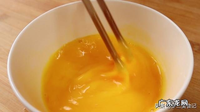 夏天孩子最馋它,有牛奶就能做,细腻又香甜,一次做一碗不够吃