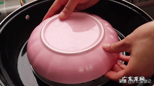 夏天孩子最馋它,有牛奶就能做,细腻又香甜,一次做一碗不够吃