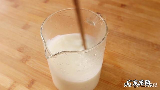 夏天孩子最馋它,有牛奶就能做,细腻又香甜,一次做一碗不够吃