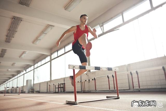 仰卧起坐能不能消除啤酒肚怎样锻炼瘦肚子更快