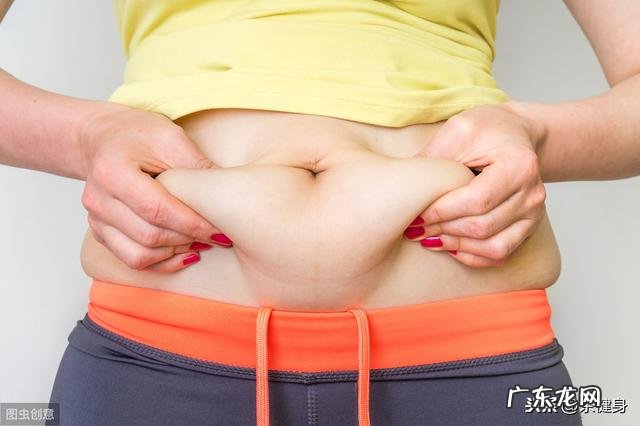 你要的减肚子训练在这里,只需一把椅子和哑铃,7个动作燃脂瘦腰