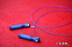 跳绳练不出腹肌那是你不会练，3个常规方法，“马甲线”显出来