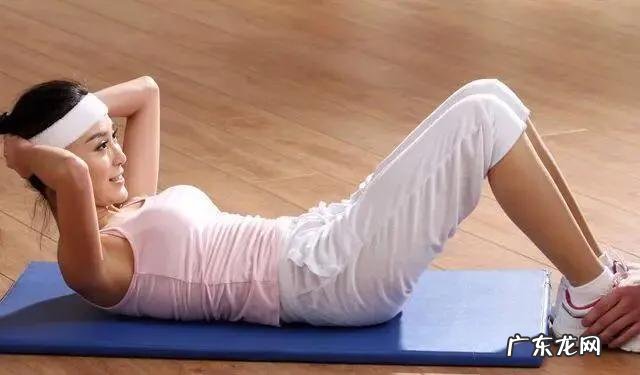 在健身房,锻炼腹部和腰,有什么推荐的动作