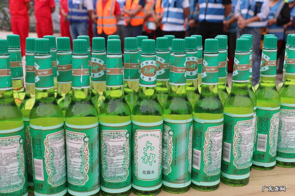 白衬衫衣领发黄怎么洗 白寸衫发黄怎么洗干净