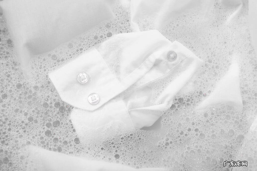 白衬衫衣领发黄怎么洗 白寸衫发黄怎么洗干净