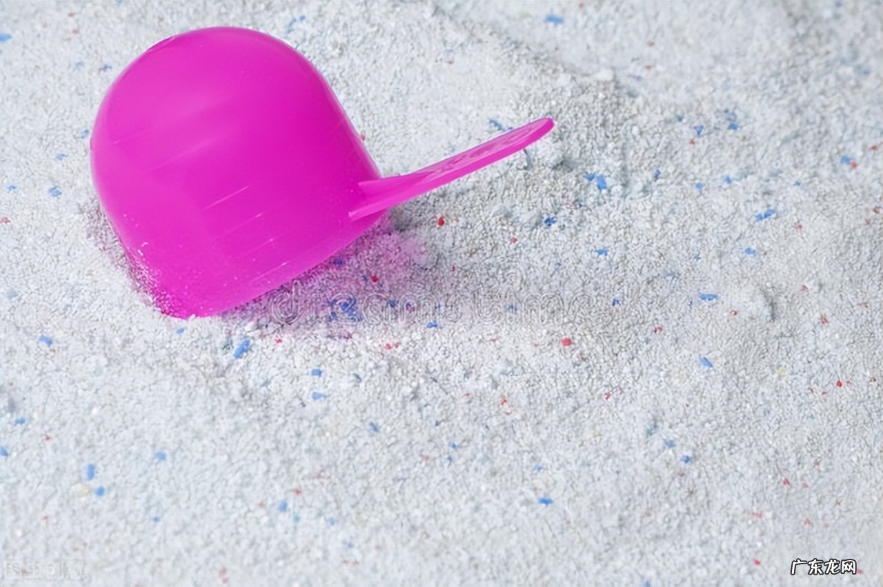 白衬衫衣领发黄怎么洗 白寸衫发黄怎么洗干净